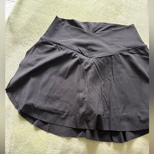 HALARA Women's Skort in Dark Gray